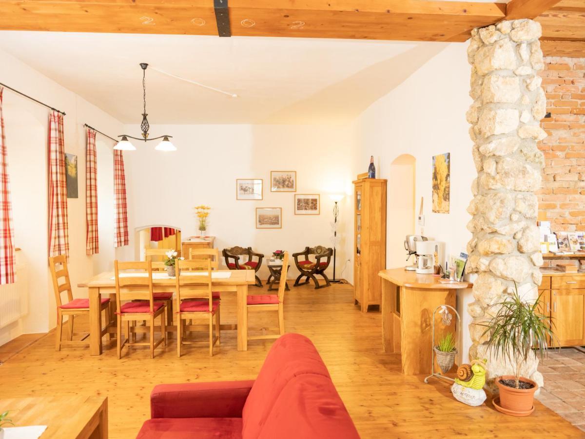 Ferienwohnung Zum Kapuziner Poysdorf Bagian luar foto