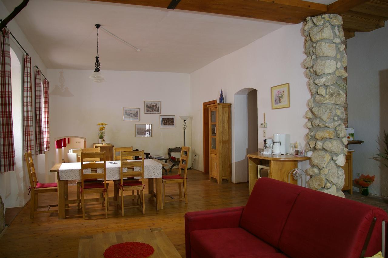 Ferienwohnung Zum Kapuziner Poysdorf Bagian luar foto